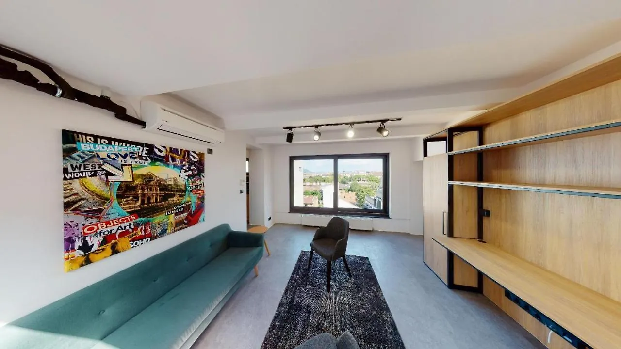 In Budapest Apartment 7 contacts